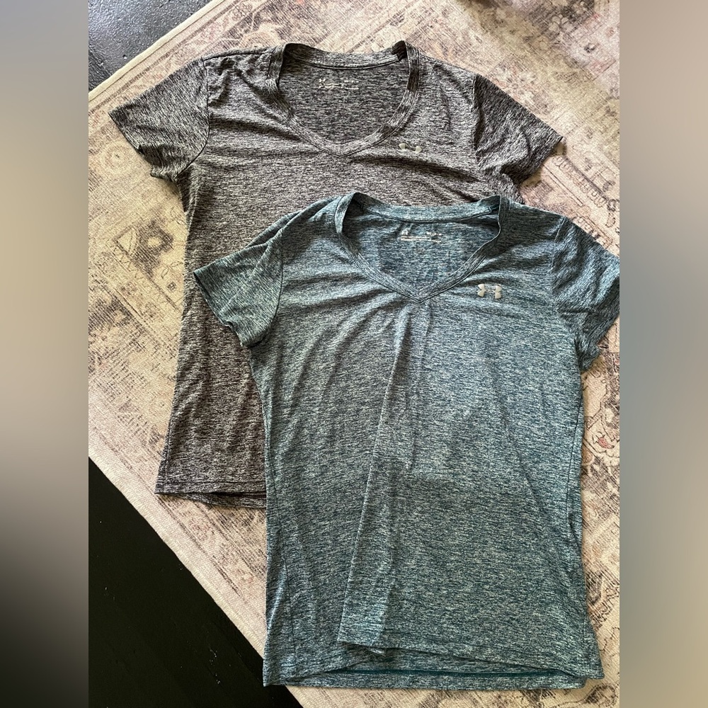 Lot of Under Armour Women's Short Sleeve Tees - Heathered Black and Blue
